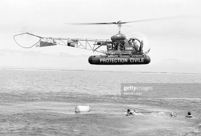 Bell 47 F-BHMG avec aux commandes Frédéric Curie et Robert Schmitt (...)