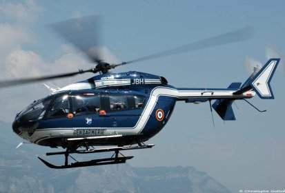 L'EC 145 du DAG nous a offert un passage bas, rapide ; Merci au Pilote (...)
