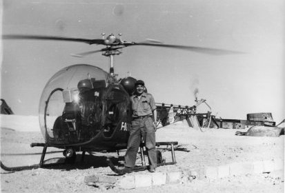 Avec son Bell 47 G2 F-BGSS de la Protection civile en juillet 1956 dans les (...)