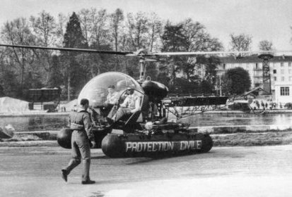 Bell 47 Protection civile F-BHMG équipé de boudins de flottabilité avec (...)