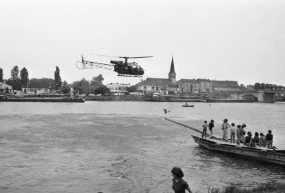 Alouette 2 Gendarmerie le-29 juin 1975 à Saint-Jean-de-Losne, célèbre le (...)