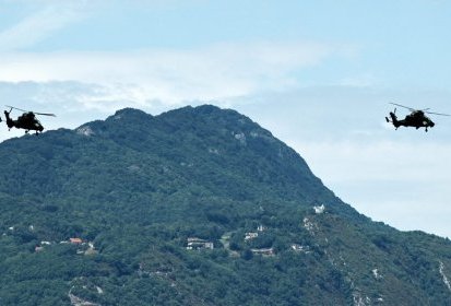 Sur fond de la Chaîne de l'Epine - Photo © Christophe Gothié