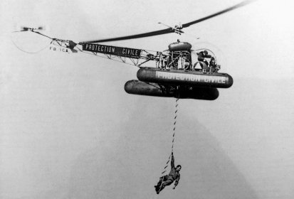 Bell 47 G2 F-BICA Protection civile équipé de boudins de flottabilité et (...)