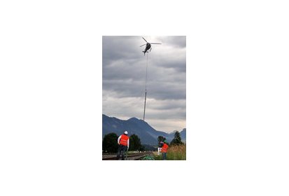 L'AS 350 et sa charge en approche - Photo © Patrick Gisle