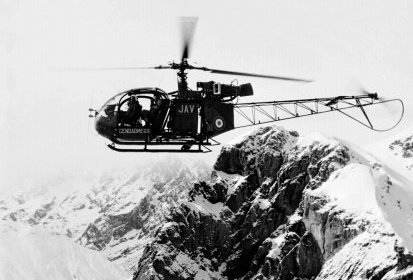 Alouette 2 F-MJAV Gendarmerie en vol dans le massif - Photo (...)