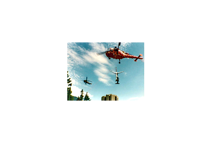 Décollage de l'Alouette III F-ZBDG avec la statue accrochée au bout du (…)