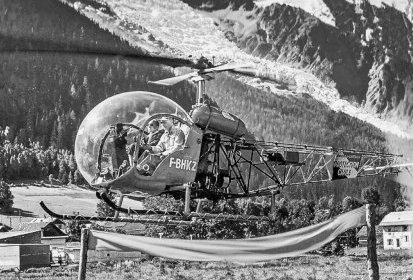 Bell 47 F-BHKZ avec Frédéric Curie à Chamonix en 1956 - Photo DR