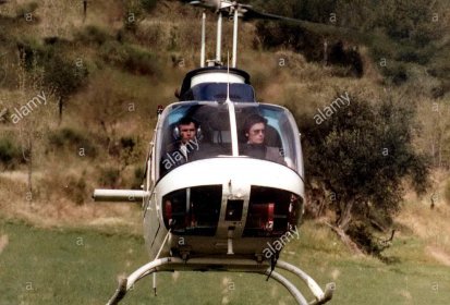Claude Fourcade et Alain Delon en vol sur Bell 206 Jet Ranger F-BSTQ (...)