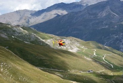 L'EC 145 en route pour l'hôpital de Bourg Saint Maurice - Photo © (...)