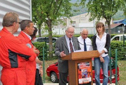 Allocution de Gérard Frison avec à gauche M. Savary et Michel Pierre - Photo (...)