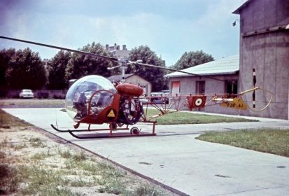 Bell 47 G2 F-ZBAJ Protection civile posé sur tarmac, après Mai 1962 - Photo DR