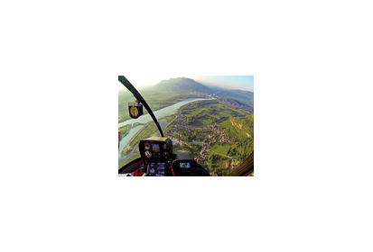 En approche sur le beau village de Chanaz - Photo © Patrick GISLE