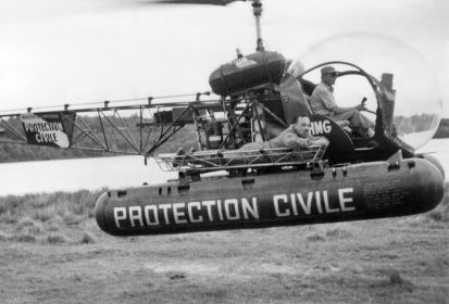 En démonstration (Bell 47 G2 F-BHMG de la Protection civile) en Corrèze, le (...)