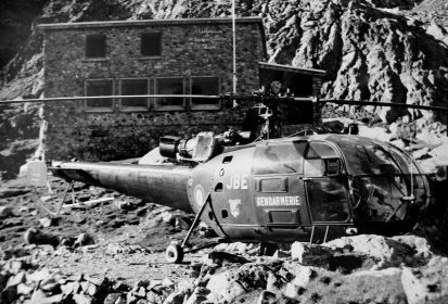 Alouette 3 F-MJBE Gendarmerie posée sur la DZ du refuge du Pelvoux dans le (...)