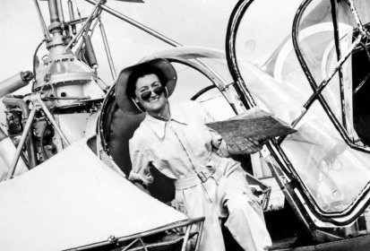 Valérie André descendant de son Hiller en 1952 - Photo DR collection Valérie (…)
