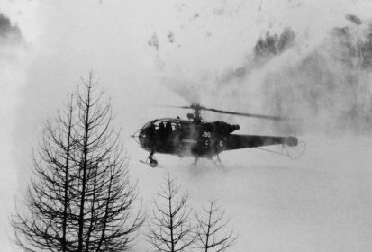 L'Alouette 3 F-MJBO dans le Vallon de Dormillouse (massif des Écrins) en (...)