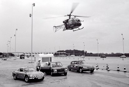 Alouette 2 F-MJAN gendarmerie contrôle sur péage avec Alpine années 60 - Photo (...)