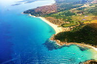 La plage de Pinarélu, nord de Porto Vecchio - Photo © Azur Hélicoptère