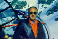 Michel Aubert pose devant son Alouette III - Photo DR