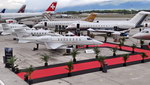 Plus de soixante appareils, principalement des Bombardier, Cessna, Dassault, Embraer, Gulfstream, Hawcker Beachcraft à l'European Business Aviation Convention & Exhibition (EBACE) 2012 - Photo © Patrick Gisle