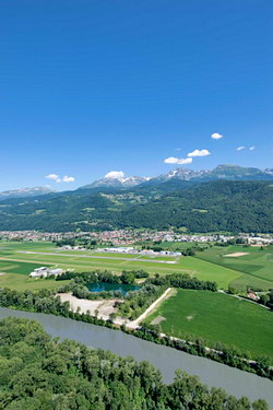 Vue aérienne le l'aérodrome Grenoble - Le Versoud - Photo DR Helisair