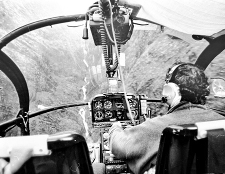 Vue depuis le cockpit, Christian Blugeon aux commandes du SA 315B Lama F-GECT en vol - Photo DR Collection Ch. Blugeon