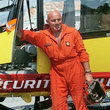 Francis DELAFOSSE, Mécanicien Opérateur de Bord à la Sécurité civile - retraité - 38 ans de Service Aérien dont 12 à Chamonix, une figure du Secours Aérien en Montagne, notamment dans le massif du Mont-Blanc. 