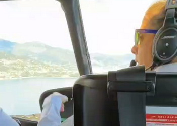 Maëna Nguyen aux commandes du AS350B2 - Photo Tilio Gothié