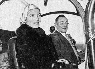 René Delvaux pilote instructeur et son élève Elisabeth de Laubrière aux commandes Alouette 2 en 1975 - Photo DR