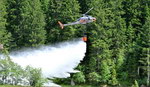 Largage d'eau avec l'AS350 B3e - Photo © Eric Thirion - Tous droits réservés