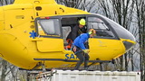 Dépose d'un secouriste par le H135 – Photo © Patrick Gisle