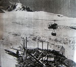 Claude Aubé aux commandes de son BELL 47 G2 transportait 225 kg au refuge Albert 1er à 2700 m - Photo collection JMP 