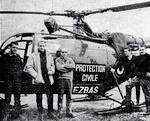 Alouette III F-ZBAS Protection civile avec de gauche à droite : Jean-Louis LUMPERT, Christian GRAVIOU, Jacques BERARD, Paul ROUET, Louis MARET en 1966 - Photo DR Archives GHSC Base d'Annecy