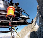 Fred Souchon hélitreuillé depuis Choucas 74 dans le massif des Drus - Photo Fred Souchon