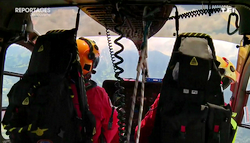 Pilote et MOB aux commandes de l'EC 145 Dragon 74 - Photo DR