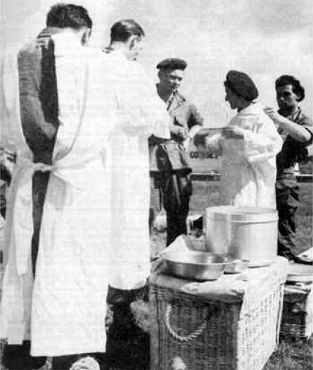 Valerie André en Cochinchine lors d'un déploiement d'une antenne chirurgicale en 1951 - Photo DR Armées d'aujourd'ui N°2 Août 1975