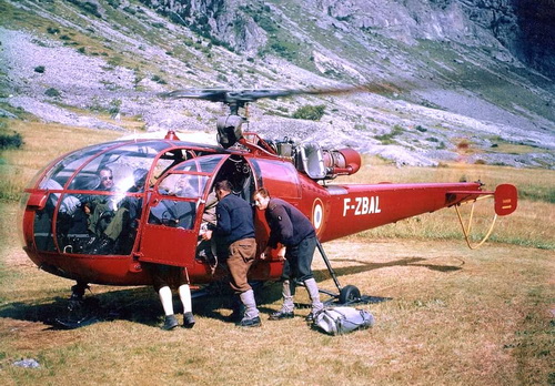 Alouette 3 F-ZBAL Protection civile avec Alain Frébault aux commandes à La Bérarde (38) vers 1965 - Photo DR