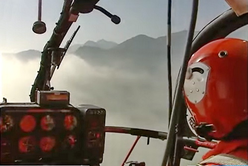 Le pilote Claude Clochard aux commandes de l'Alouette 3 Dragon 64 - Photo DR INA