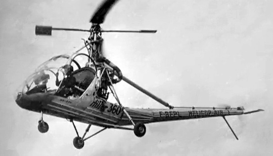 Valérie André en vol sur Hiller 360 F-BFPL en 1950 - Photo DR Collection Valérie André