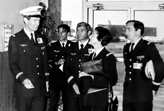  Le médecin général Valérie André lors de sa visite de la BA 922 DOULLENS, le 12 septembre 1980 - Photo DR AMICAA