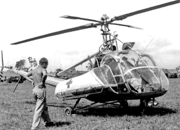 Valérie André sur Hiller F-OAHB Indochine en 1951 - Photo DR collection Valérie André