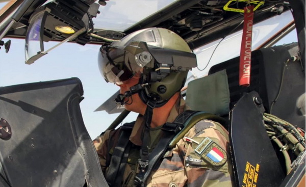 Pilote aux commandes d'un EC-665 Tigre - Photo DR