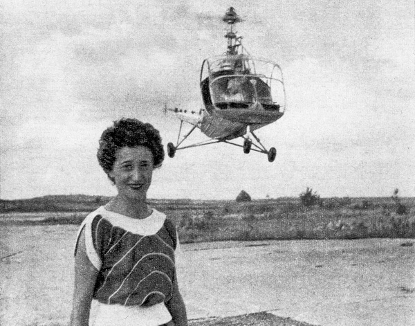 Valérie André, chez Hélicop-Air à Cormeilles-en-Vexin - 1ere femme brevetée pilote d'hélicoptère le 23 mai 1950 - Photo DR publiée dans Aviation Magazine N° 9 en Septembre 1950