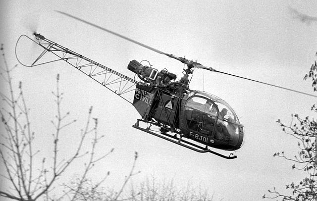 Alouette 2 F-BJOI Protection civile en vol au-dessus d'Evian en &951 - Photo DR