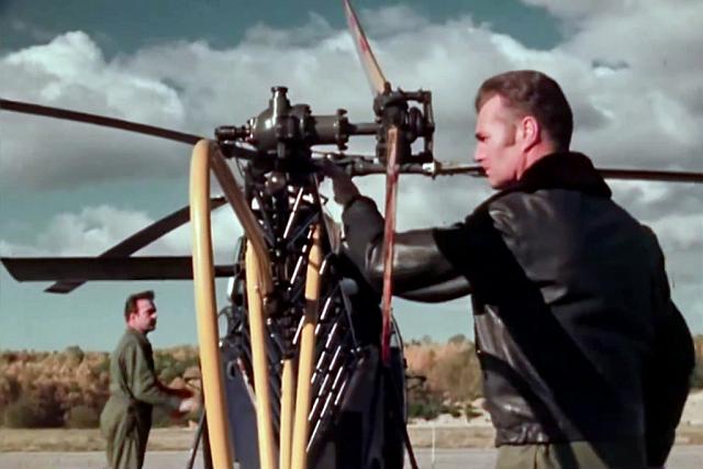 Alouette 2 F-MJAR Gendarmerie avec l'adjudant-chef Michel Leduc, pilote et 1er commandant de la SAG d'Égletons, en Septembre 1975 - Photo DR tirée du reportage de l'époque