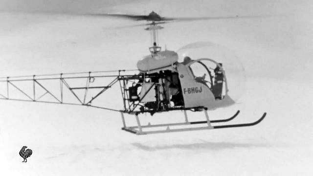 Le 6 juin 1955, Jean Moine pose son Bell 47 G2 F-BHGJ sur le Mont Blanc, une première ! - Photo DR