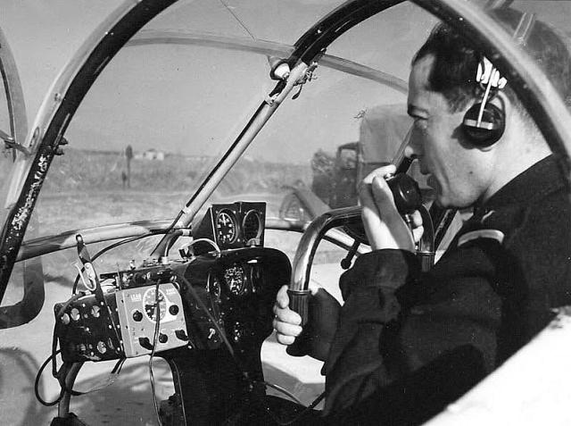 Henri Bartier aux commandes d'un Hiller 360 début années 50 - Photo DR