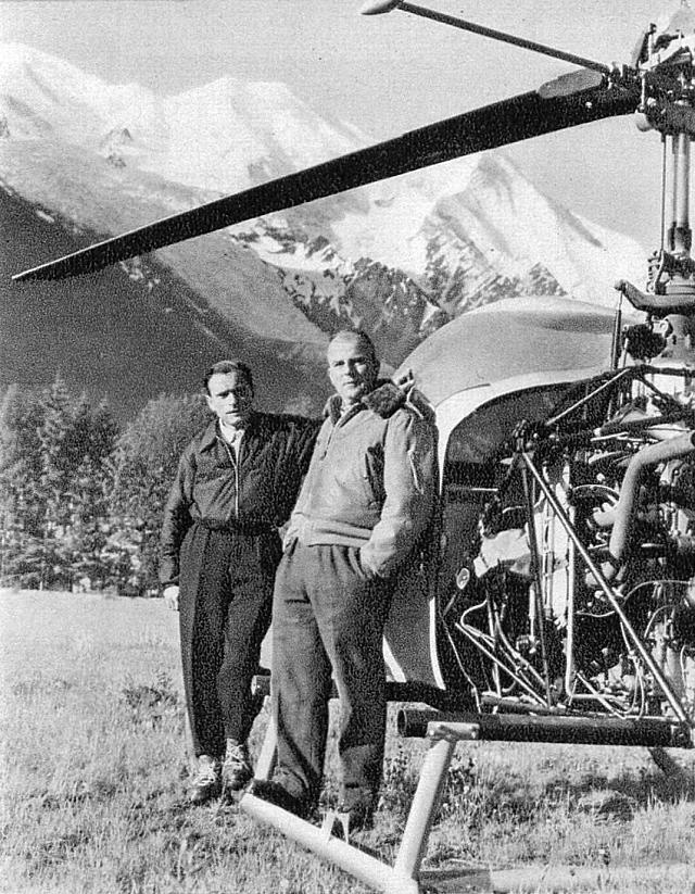 Le pilote Jean Moine et le guide André Contamine Bell 47 F-BHGJ en Juin 1955 - Photo DR