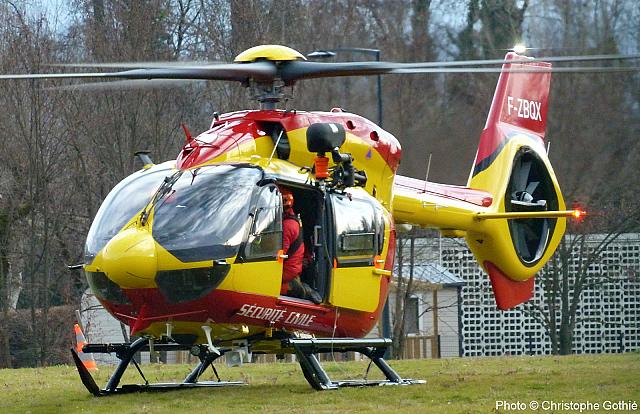 Fin d'embarquement à bord du H145 Dragon 74 rotor tournant - Photo © Christophe Gothié