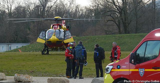 Dragon 74 posé sur la DZ de la Croix Verte - Photo © Christophe Gothié